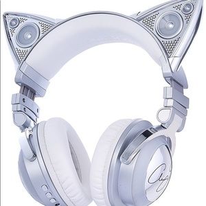 ARIANA GRANDE x BROOKSTONE